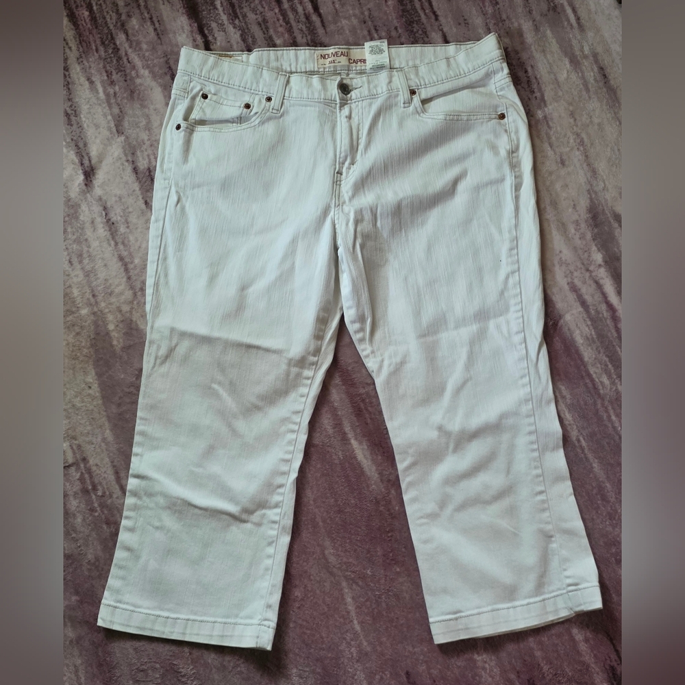 Authentic vintage Levi’s 515 Nouveau capri jeans from the late 90s / early 2000s